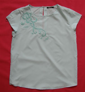 Вышитая блузка