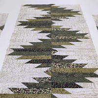 Мастер-класс Комплект салфеток и дорожка для сервировки стола «Зубчатые блоки»